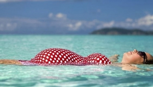 فواید شنا در دوران بارداری