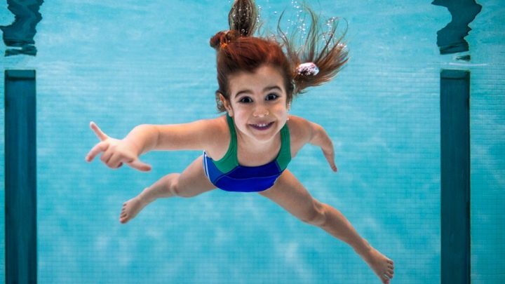 سنی به کودکان شنا بیاموزیم؟