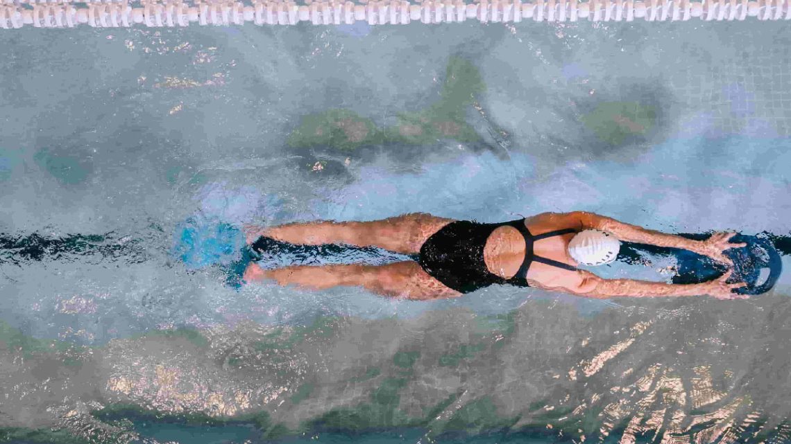 فواید شنا برای قد